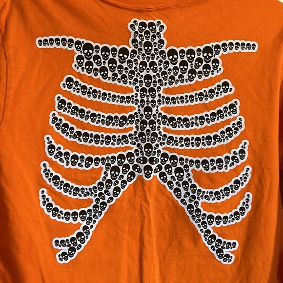Halloween 🎃 long sleeve orange T shirt with skulls on front & arms - Picture 2 of 5